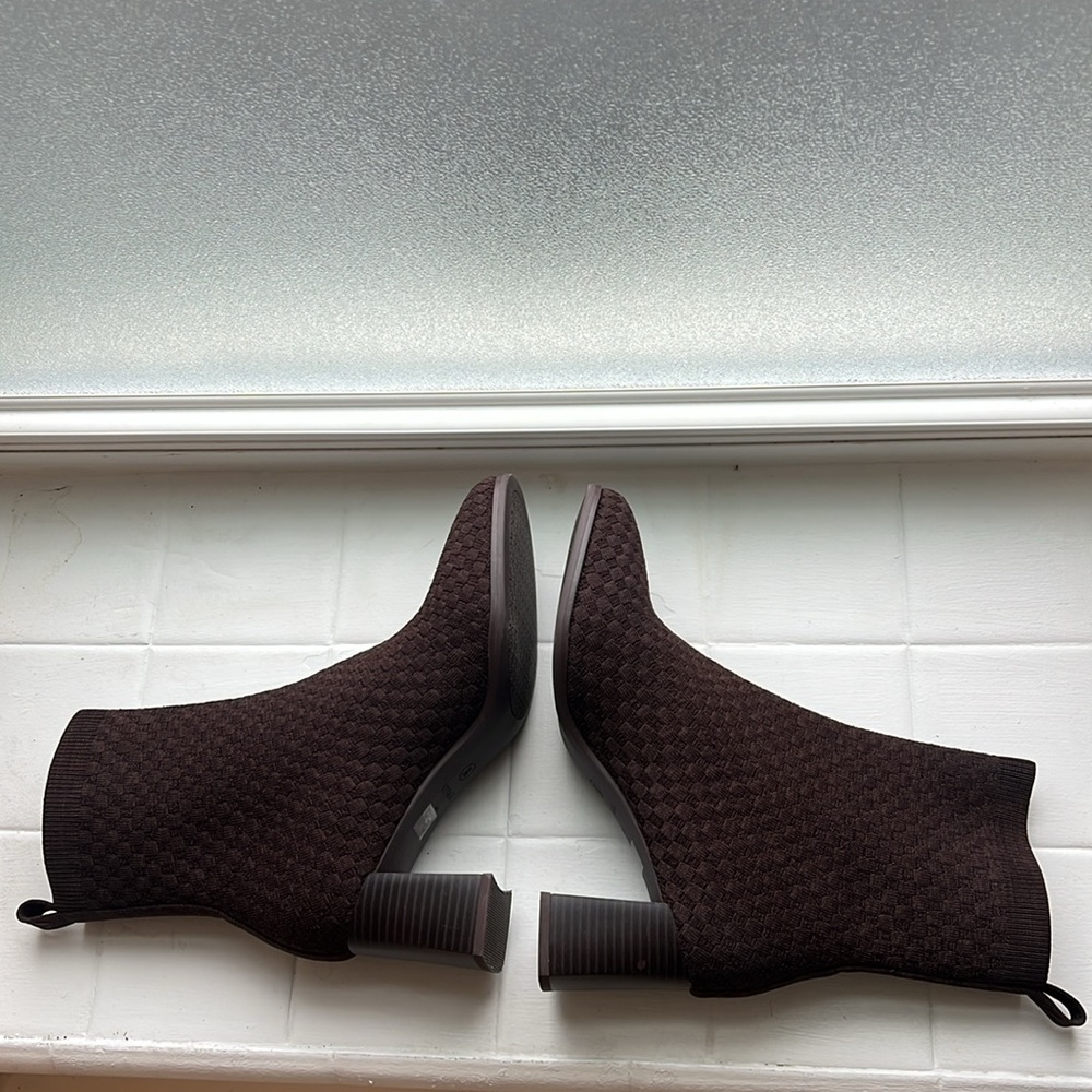 Vivaia Brown Square Heel Bootie. Round Toe. Size 40/US9. Water Repellent. - Picture 4 of 7